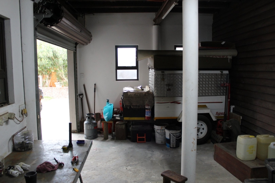 6 Bedroom Property for Sale in Paradise Beach Eastern Cape